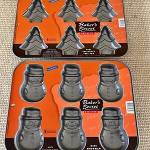 Gray Mini Snowman and Tree Bakeware Set